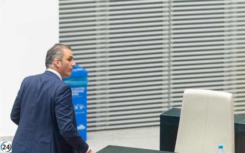 Ortega Smith exige condena por el muñeco de Sánchez: