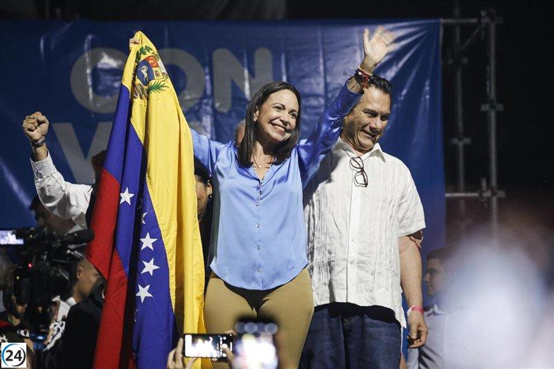 Machado es premiada por Ayuso y Madrid se destaca como refugio de quienes sufren bajo dictaduras.