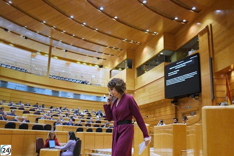 La pareja de Ayuso denuncia a María Jesús Montero por revelar secretos
