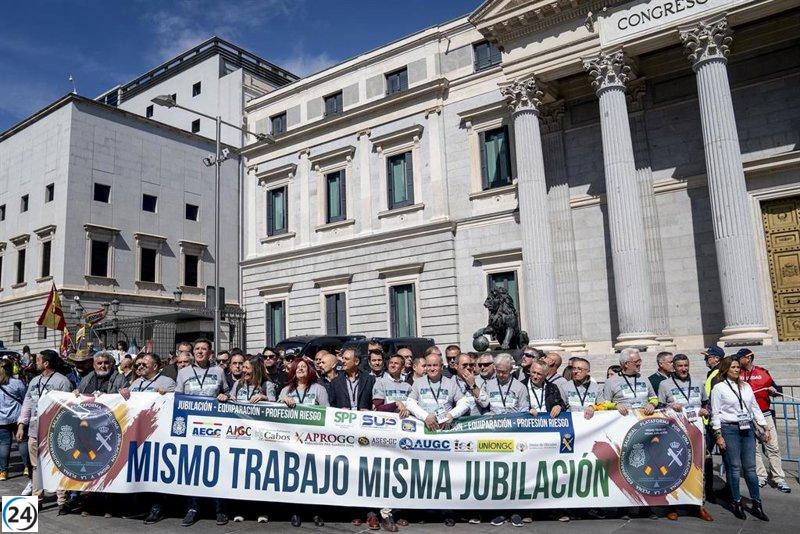 Agentes de seguridad exigen reconocimiento profesional y jubilación adecuada en Madrid.