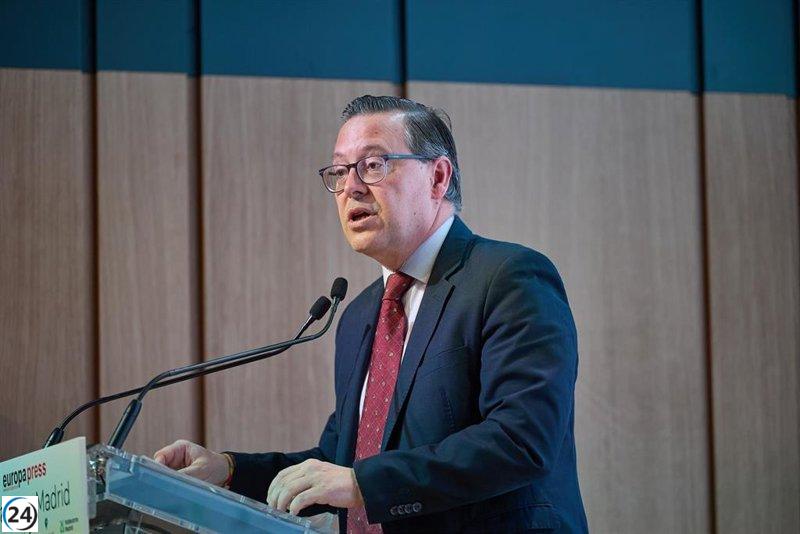 Serrano del PP critica al Gobierno por encubrir escándalos a través de los recursos del Estado.