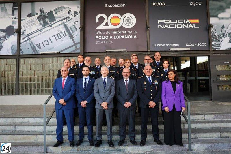 Marlaska elogia a la Policía en la inauguración de la exposición por su bicentenario.
