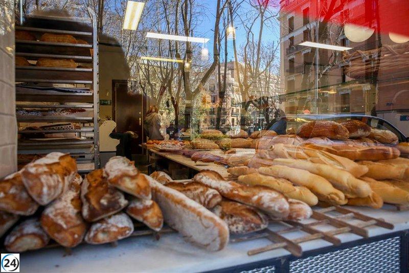 La Comunidad de Madrid defiende sus medidas y mantiene contacto constante con el comercio minorista.