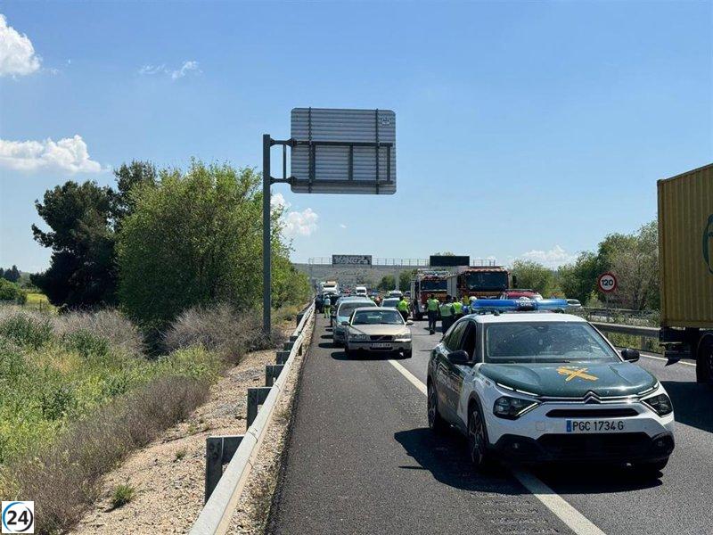 Dos personas gravemente heridas tras accidente entre todoterreno y camión en Arganda del Rey.