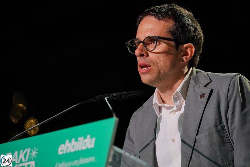 García Martín acusa a Otxandiano de demostrar que Bildu es la continuación política de ETA.