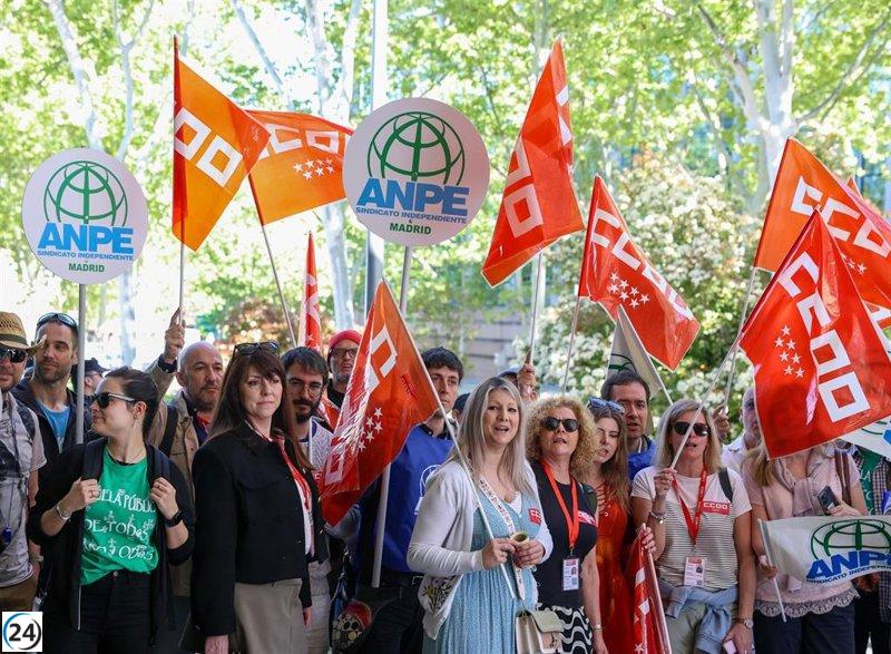 Sindicatos educativos se preparan para la huelga con concentración frente a la Consejería.