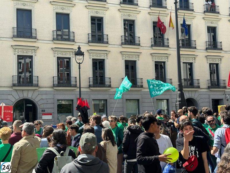 Los sindicatos inflan cifras de seguimiento de huelga educativa, Comunidad desmiente con 24,5% de participación.