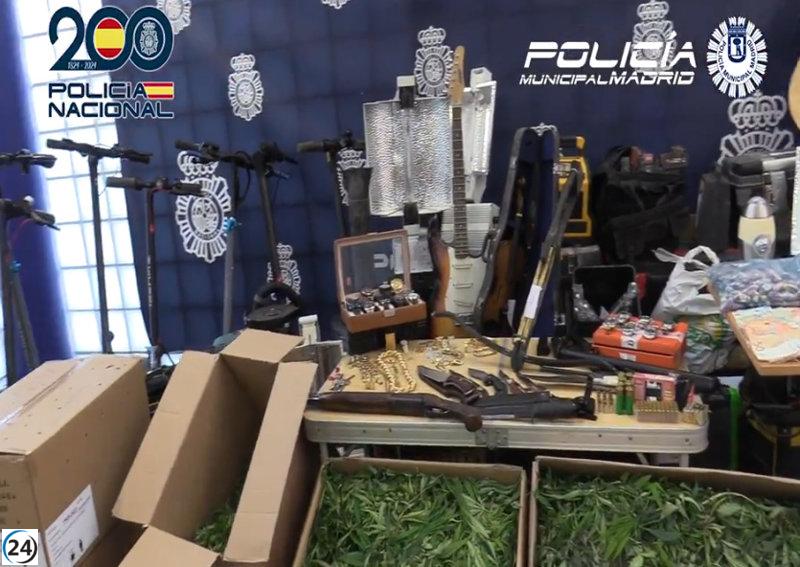 Descubiertos dos 'narcopisos' en Latina con 200 plantas de marihuana y objetos de valor.