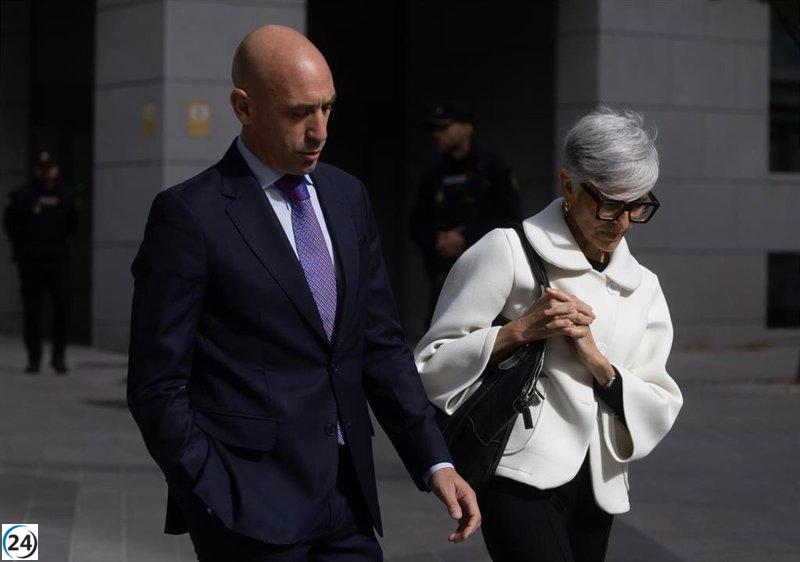 Rubiales denuncia inconsistencias en la versión de Hermoso sobre el beso y pide justicia.