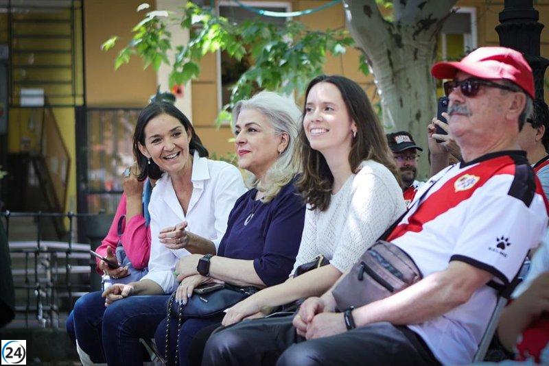 Vecinos de Vallecas muestran inquietud por la escasez de inversiones, según Maroto.