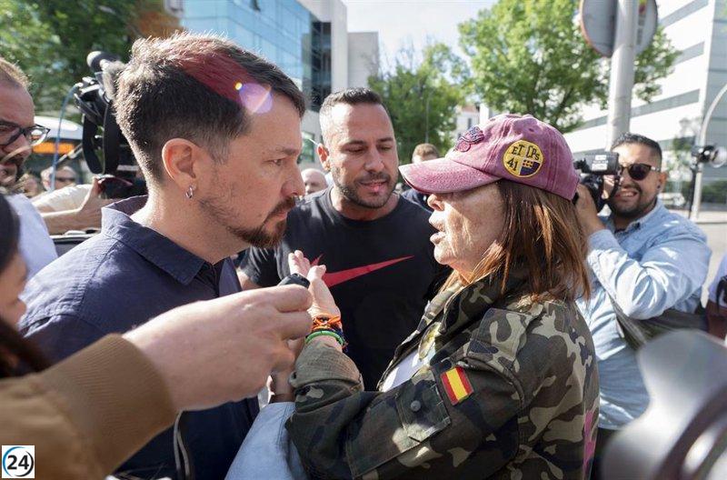 Manifestantes increpan a Irene Montero y Pablo Iglesias en los juzgados: 
