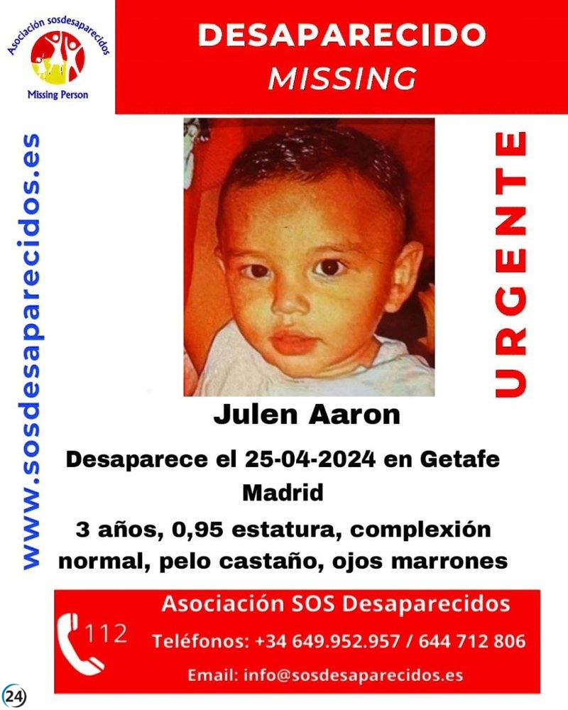 La abuela entrega al niño de 3 años desaparecido en Getafe en comisaría.