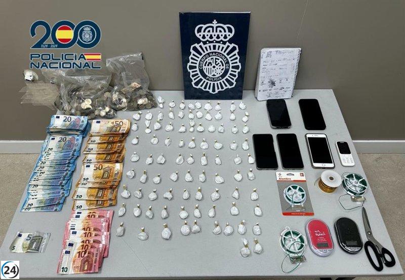 Redada policial desmantela dos narcopisos en Madrid, uno en Tetuán y otro en Villaverde, dedicados a la venta de drogas.