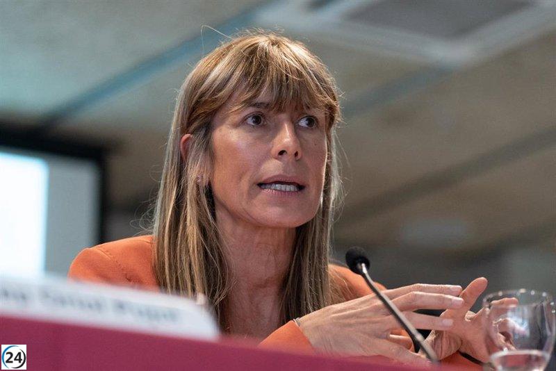 Comunidad pide explicaciones a Begoña Gómez por presunta promoción personal en la UCM.