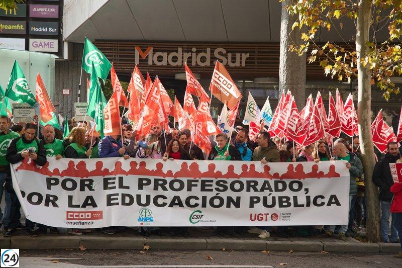 Sindicatos educativos se manifestan nuevamente por la reducción de horas de clase y la opción de jornada flexible.