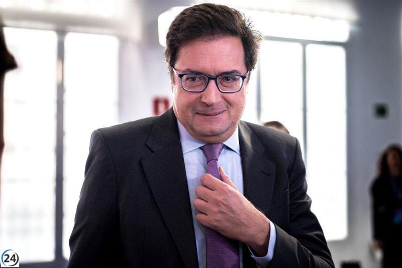 Óscar López se silencia sobre el PSOE-M y considera irrelevante la controversia de Lobato para Moncloa.