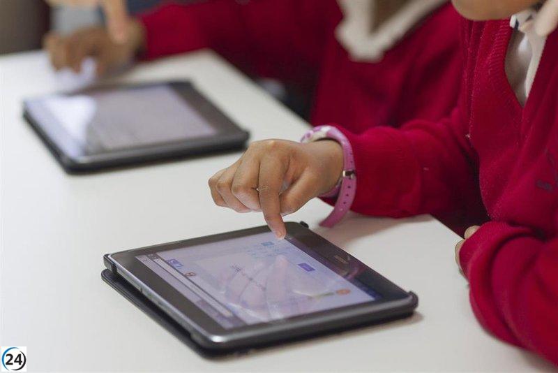 La Comunidad comienza a regular el uso de dispositivos digitales en centros educativos.