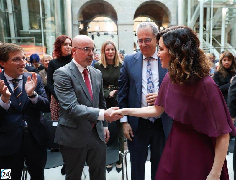 Martín insta a Feijóo a rectificar a Ayuso sobre los 50 años sin Franco y a promover una verdadera celebración de la libertad.