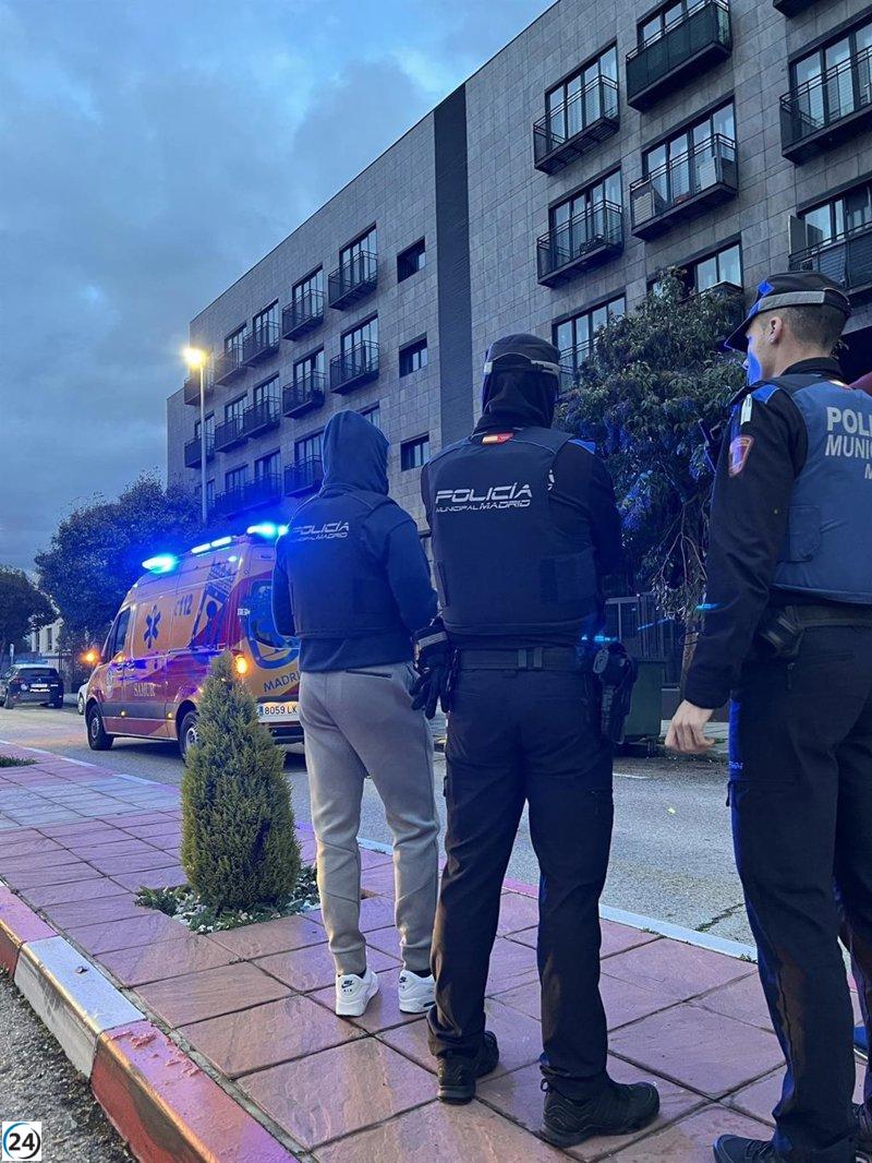 Asesinato a cuchilladas en el 'hotel okupa' de San Blas; arrestan al sospechoso.