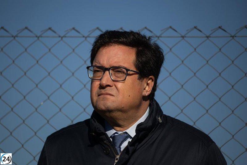 Óscar López denuncia que la acusación contra el fiscal general es un intento distractor de Ayuso.