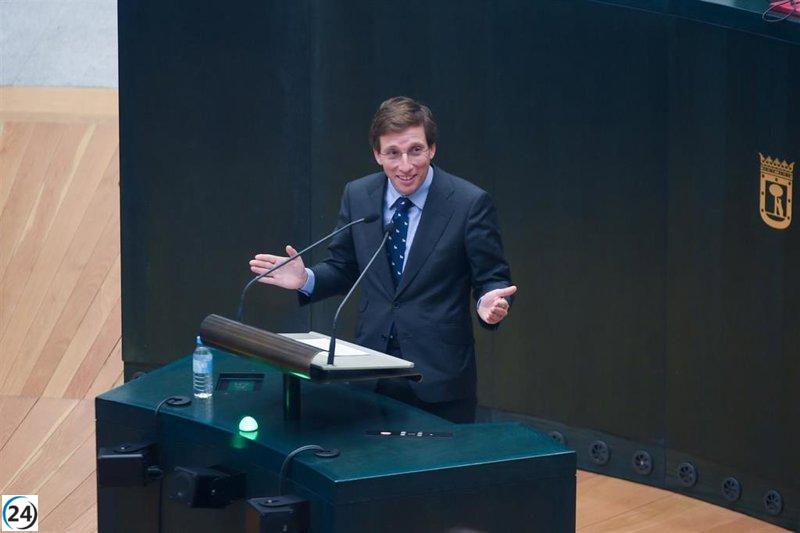 Almeida acusa a Sánchez de liderar la corrupción y cuestiona la inteligencia de los madrileños.