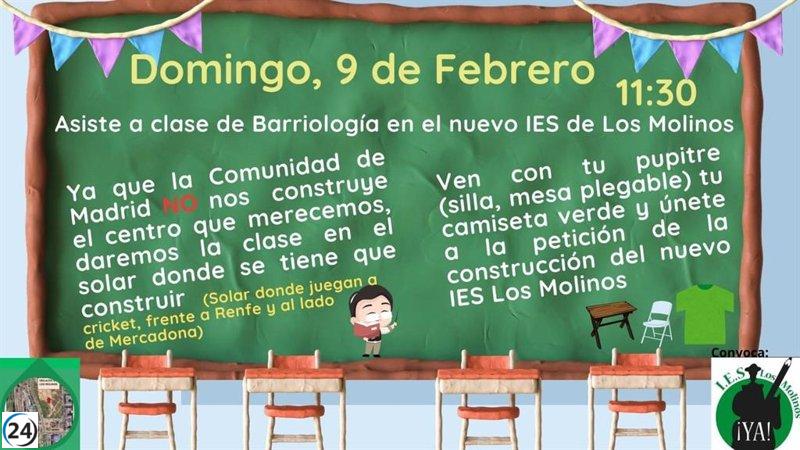 Clase en un terreno baldío demanda la edificación del IES Los Molinos.