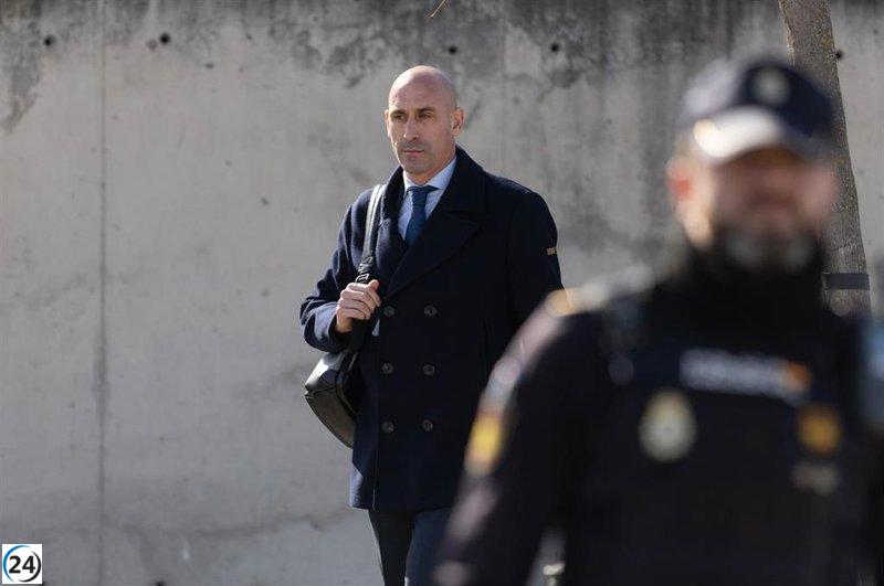 Rubiales y exdirigentes de la RFEF enfrentan al juez esta semana por presunta coerción a Hermoso.