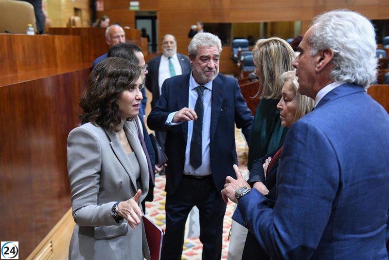 Ayuso respalda completamente a su jefe de Gabinete y minimiza la demanda de explicaciones como algo irrelevante.