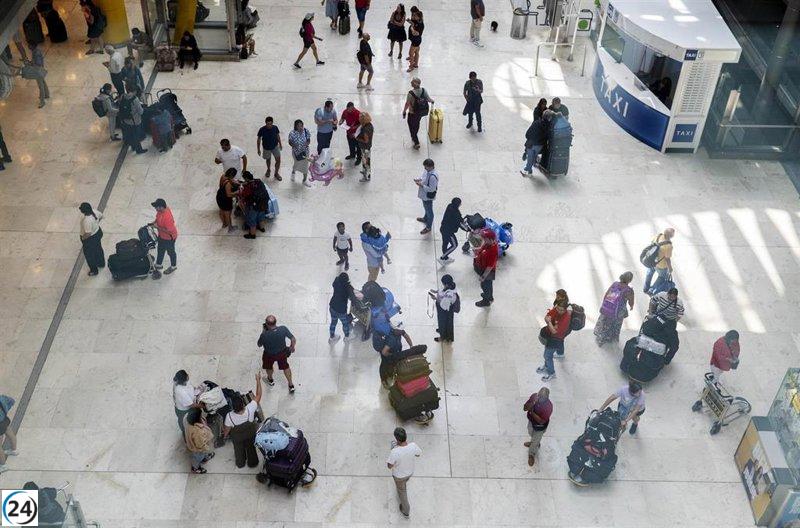 Conflicto entre Aena y el Ayuntamiento por pernoctaciones en Barajas: Cibeles denuncia una