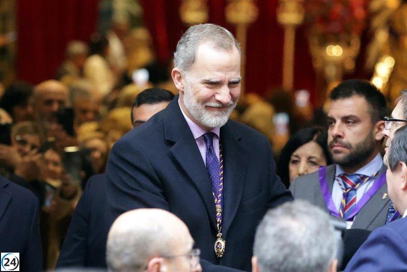 El Rey asiste nuevamente al besapié del Cristo de Medinaceli, manteniendo la tradición.