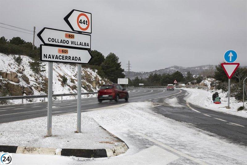 Cadena obligatoria en Cotos y Cercedilla debido a nevadas en la Sierra.