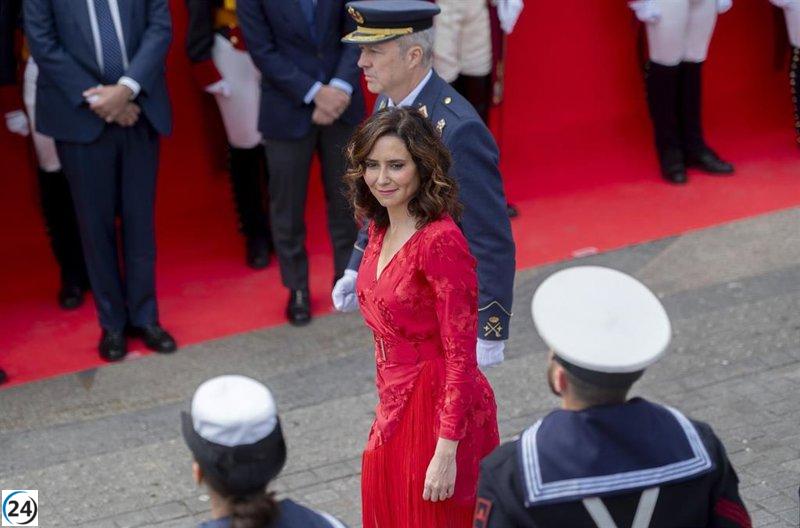 Ayuso confía en revertir la prohibición del desfile del 2 de mayo y critica el enfoque del Gobierno.