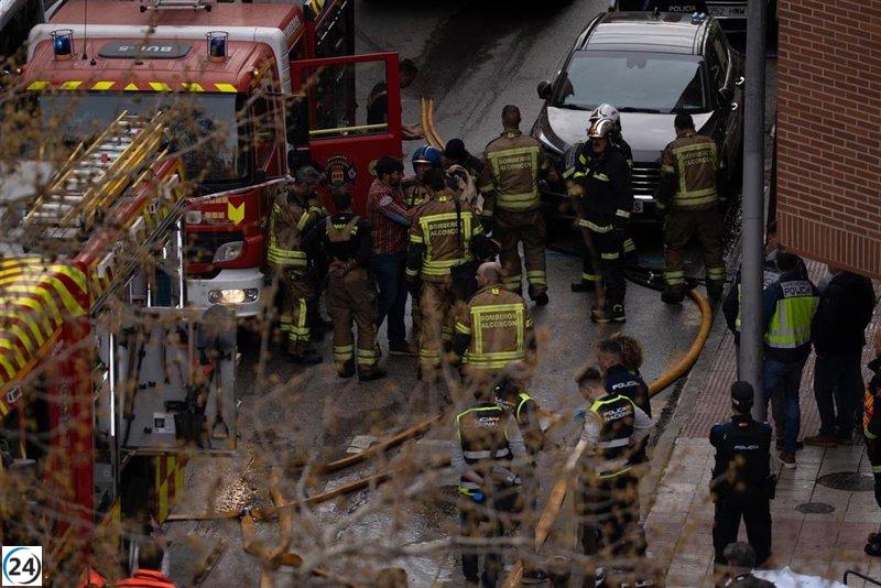 Bombero de Alcorcón en estado grave permanece intubado y estable.