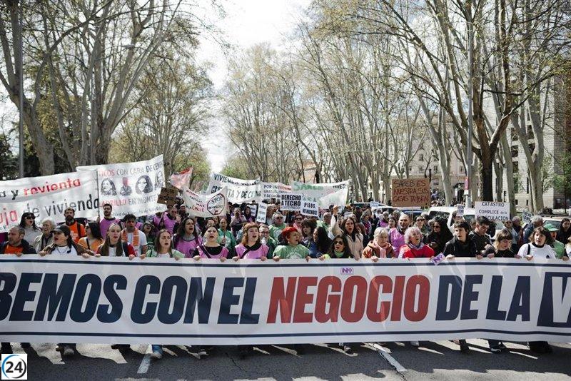 Cientos de madrileños exigen vivienda digna y apoyan huelga de alquileres.