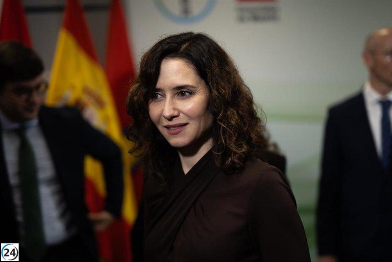 Ayuso recibe el título de Doctora Honoris Causa en la Universidad de las Américas de Quito este miércoles.
