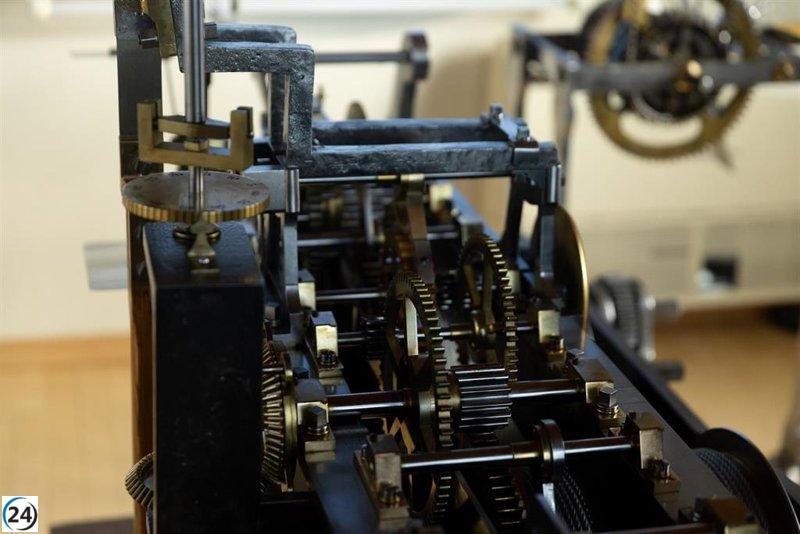El reloj de la Real Casa de Correos reanuda su marcación este sábado al mediodía.