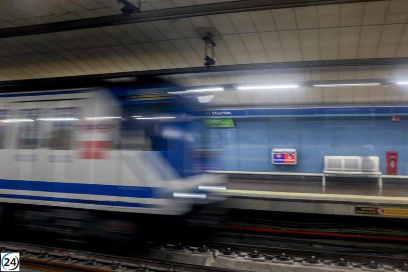 La Policía Nacional indaga un video viral donde se observa a un joven sosteniéndose del último vagón del metro en la línea 1.