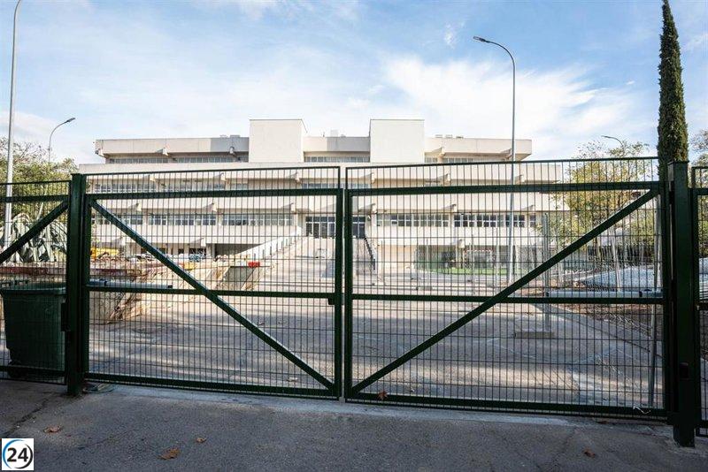 Madrid defiende su atención a menores extranjeros en La Cantueña, lejos del hándicap del hacinamiento en los cuarteles.