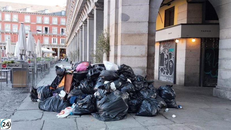 La huelga de la recogida de basura en Madrid persiste mientras se espera un inminente pacto entre sindicatos y empresas.