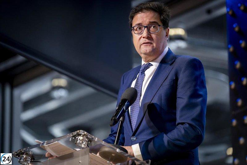López denuncia que el PP adopta el lenguaje machista y xenófobo de Vox, señalando a Ayuso como símbolo de la perdida moral.