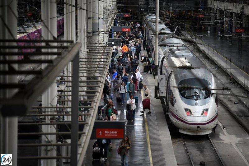 Afectados 30 trenes y 10.700 pasajeros por robo de cable en Madrid-Sevilla.