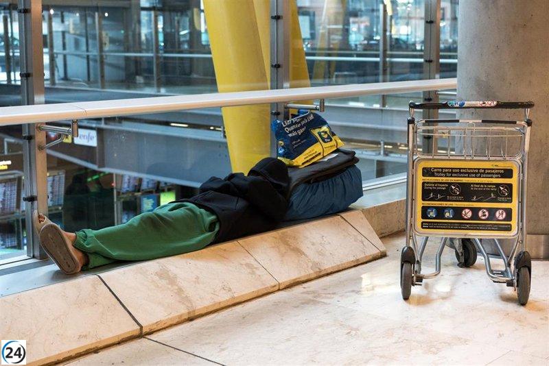 Comunidad critica a Aena por su tardía y deficiente respuesta en Barajas, y exige atención para solicitantes de asilo.