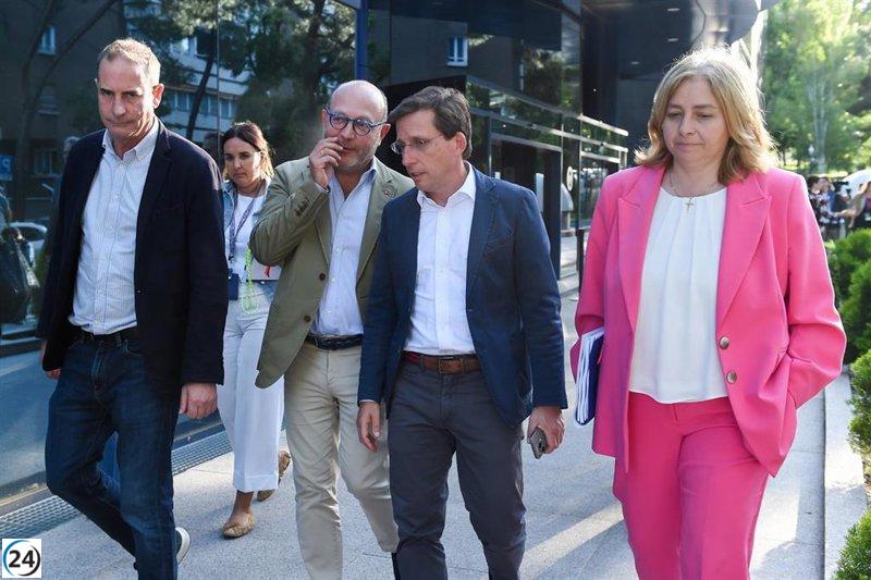 Almeida une posturas: Samur mantendrá presencia continua en Barajas y defiende controles de Aena.