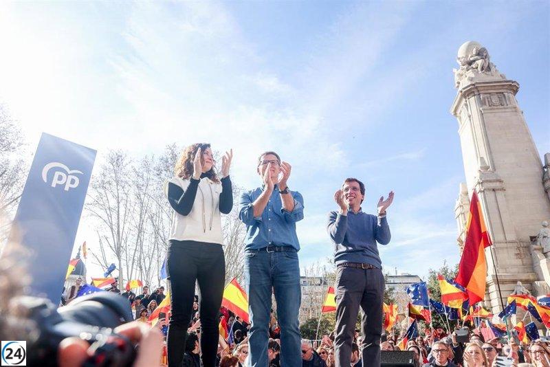 Ayuso conmemora el ecuador de su mandato en el Parque Berlín, acompañada por Feijóo y Almeida.