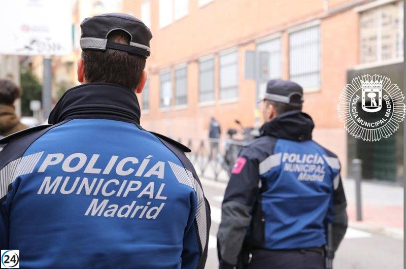 El Ayuntamiento cierra y asegura el antiguo colegio ocupado en Puente de Vallecas.