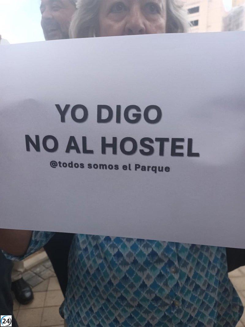 El Ayuntamiento reafirma que el hostal de Parque de Avenidas solo debe operar como establecimiento turístico.