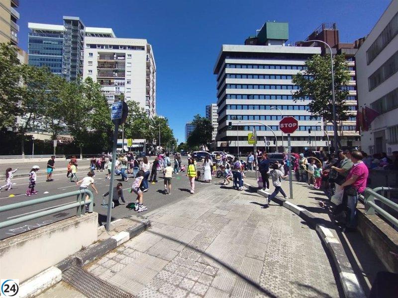 Tetuán solicita disminuir carriles en la plaza Ángel Carbajo y priorizar un espacio peatonal infantil: