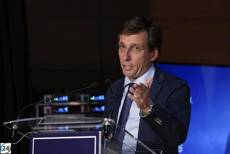 Almeida le dice a Sánchez que buscan restaurar la democracia, al igual que en la Transición, sin importar ideologías.