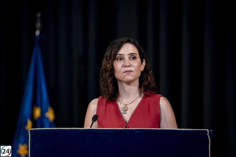 Ayuso se opone a la moción de censura que beneficiaría a Sánchez y denuncia sus tácticas populistas.