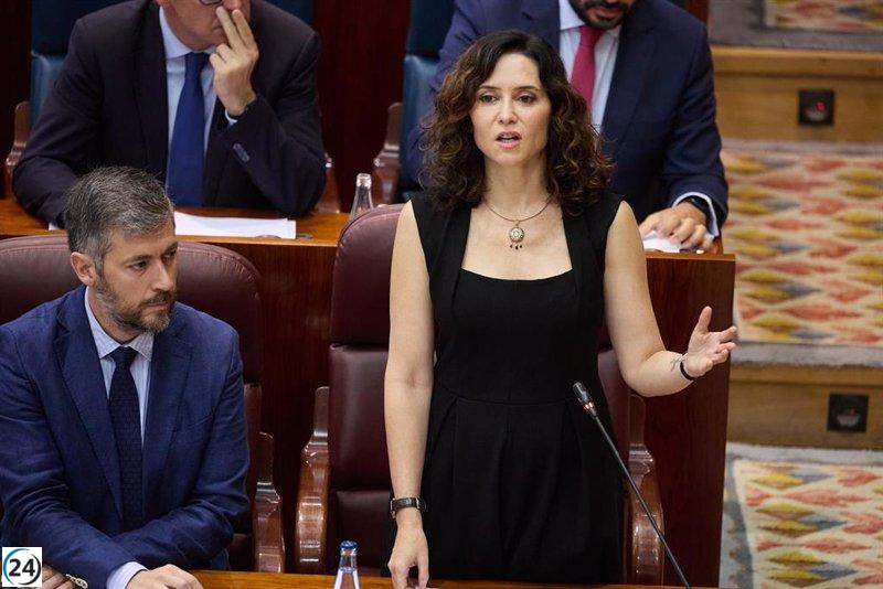 Ayuso critica a Vox por obstaculizar la unidad de la derecha y frenar el cambio en el gobierno.